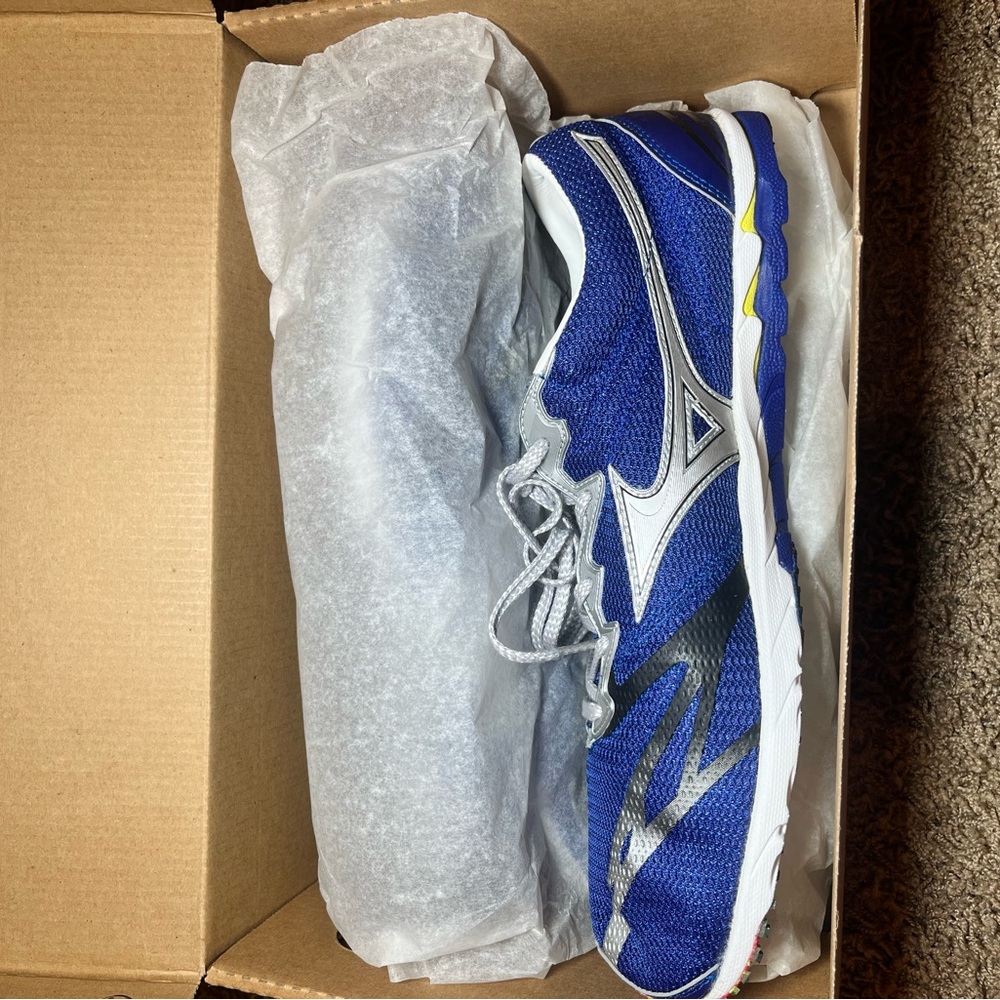 Mizuno Blue and Gray Running Shoes